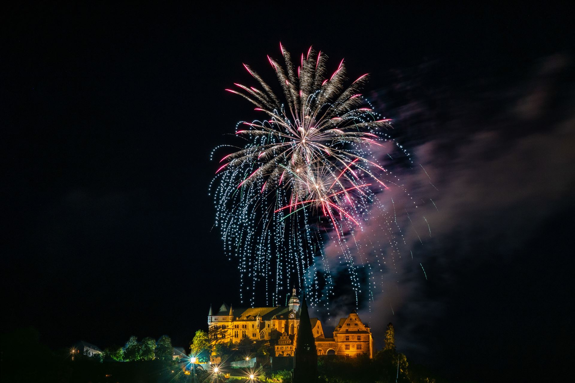 Feuerwerk über Schloss